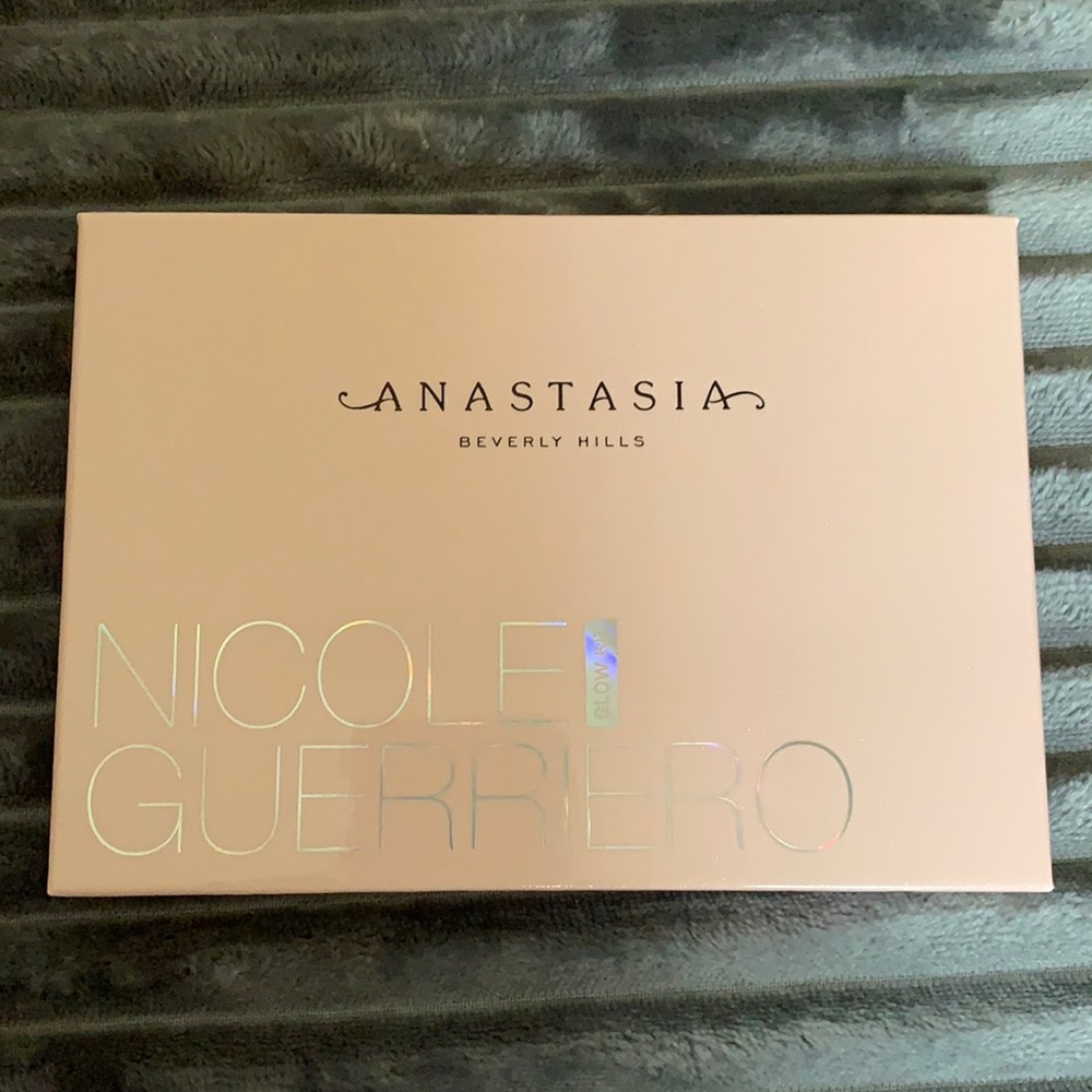 Anastasia Beverly Hills Glow Kit
